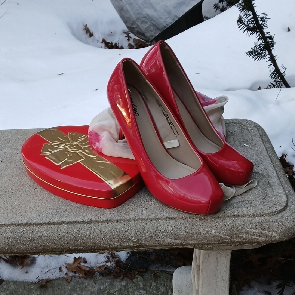 MOSSIMO womens size 9 slip on 3.5 in high heel Red dress shoe
